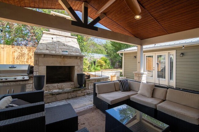 Building Photo - 4805 Creekwood Rd