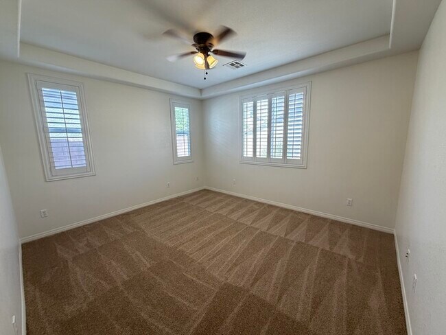Building Photo - Carry Over Showing: This property has been shown before and will be rented to the first most qual...