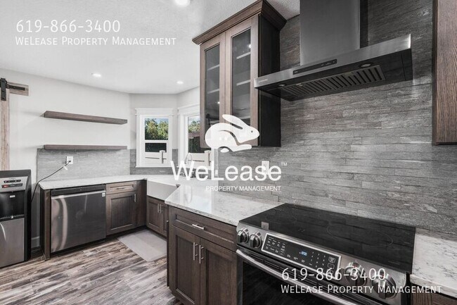 Building Photo - 15147 Avenida Rorras