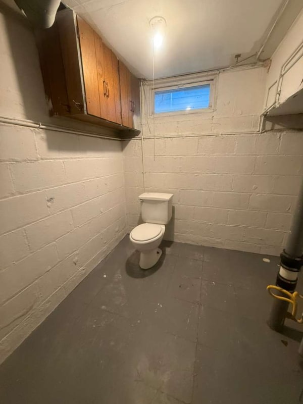 Building Photo - 9002 S Highland Ave