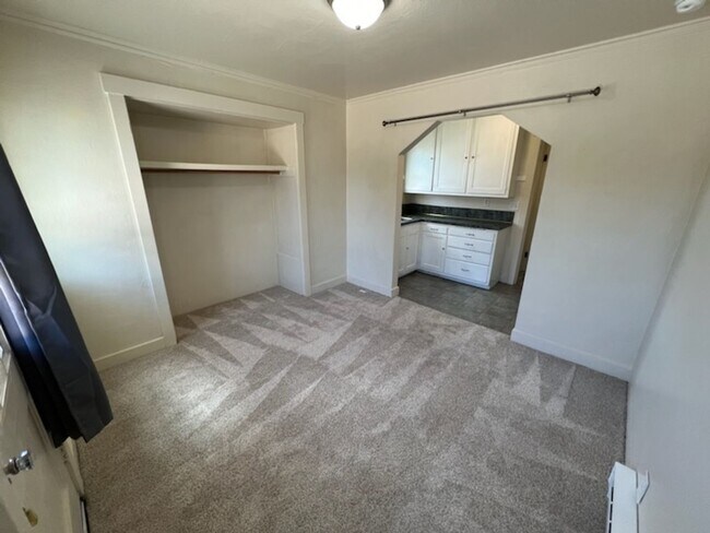 Building Photo - 901 Kittitas St