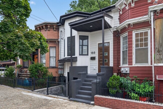 Building Photo - 188 Webster Ave