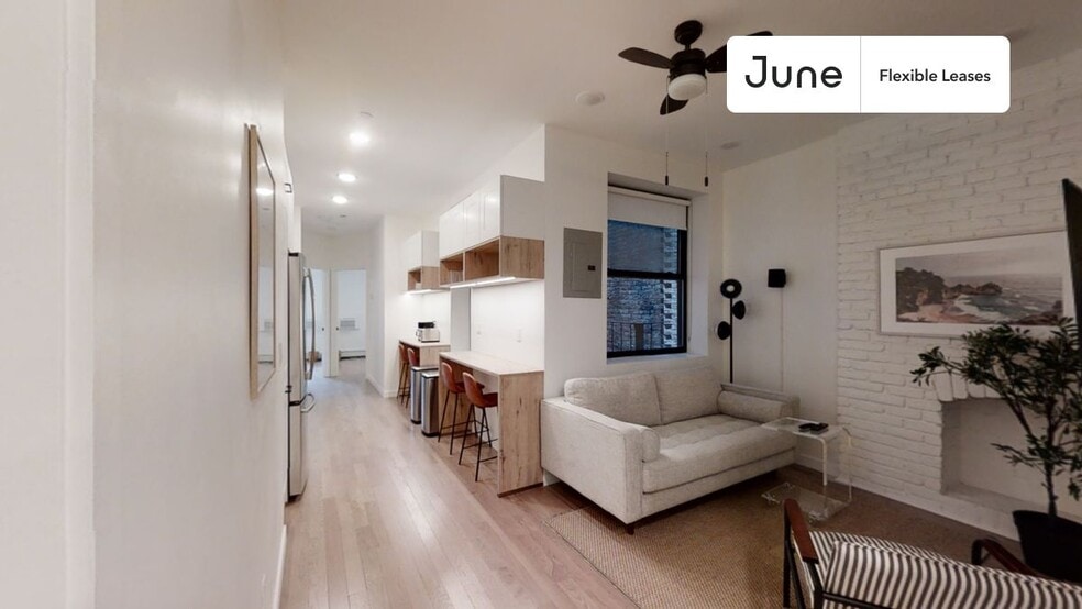 Building Photo - Charming Private ROOM with Bathroom in Manhattan