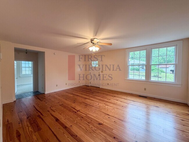 Building Photo - 2Bed/1Bath Scottsville Rental