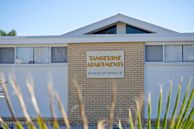 Building Photo - 223 Orange St