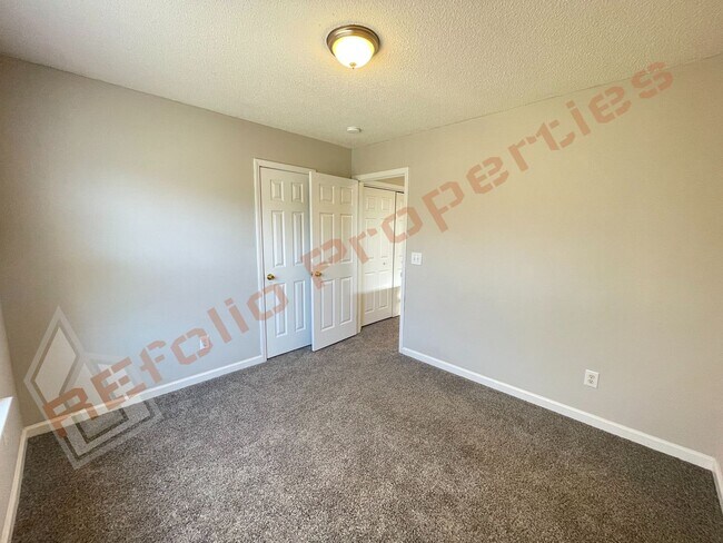 Building Photo - Charming 3-Bedroom Cul-de-Sac Home with Sc...