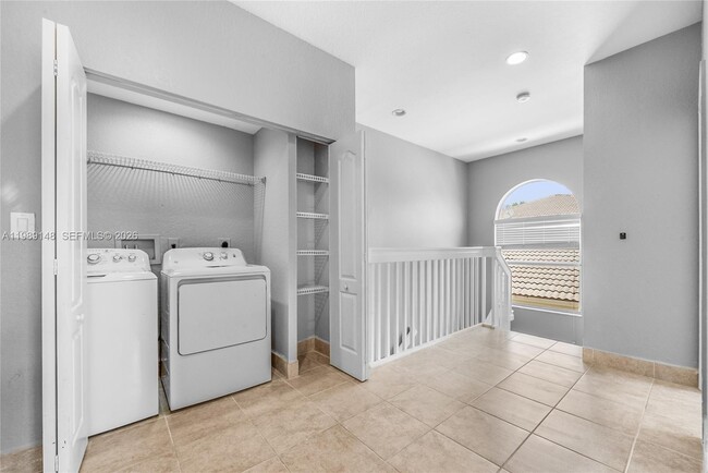 Building Photo - 2302 NE 37th Terrace