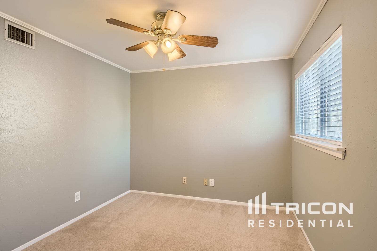 Building Photo - 1712 Hartford Dr