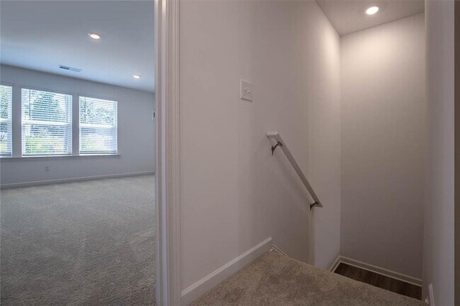 Building Photo - 2425 Livi Ln