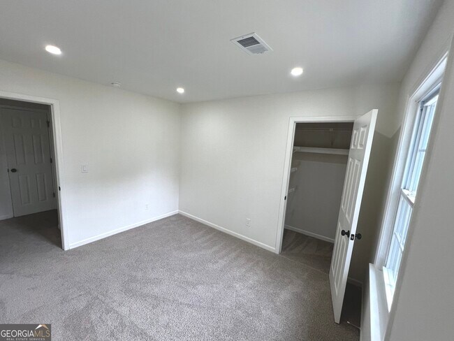 Building Photo - 2907 Clearbrook Dr