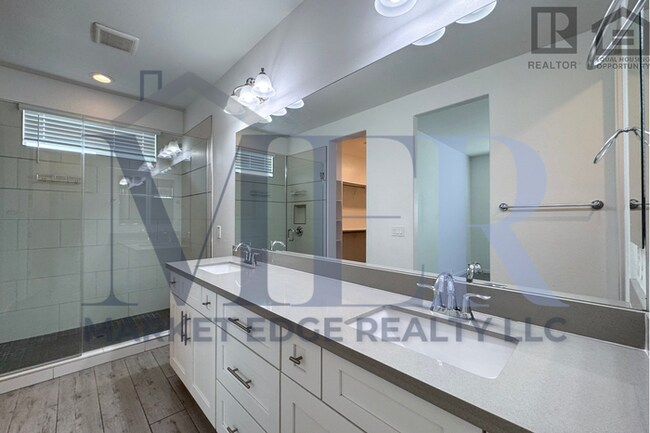 Building Photo - 3Bed/2Bath Home in Scottsdale w/ 2 Car Gar...