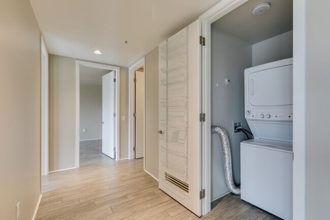 Building Photo - Modern High-Rise Living at Juhl with City Views