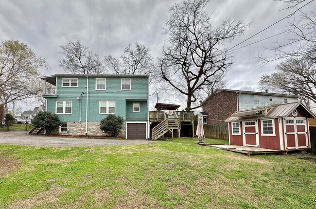 Building Photo - 5 Bedroom Home Between 12 South and Oak Hill