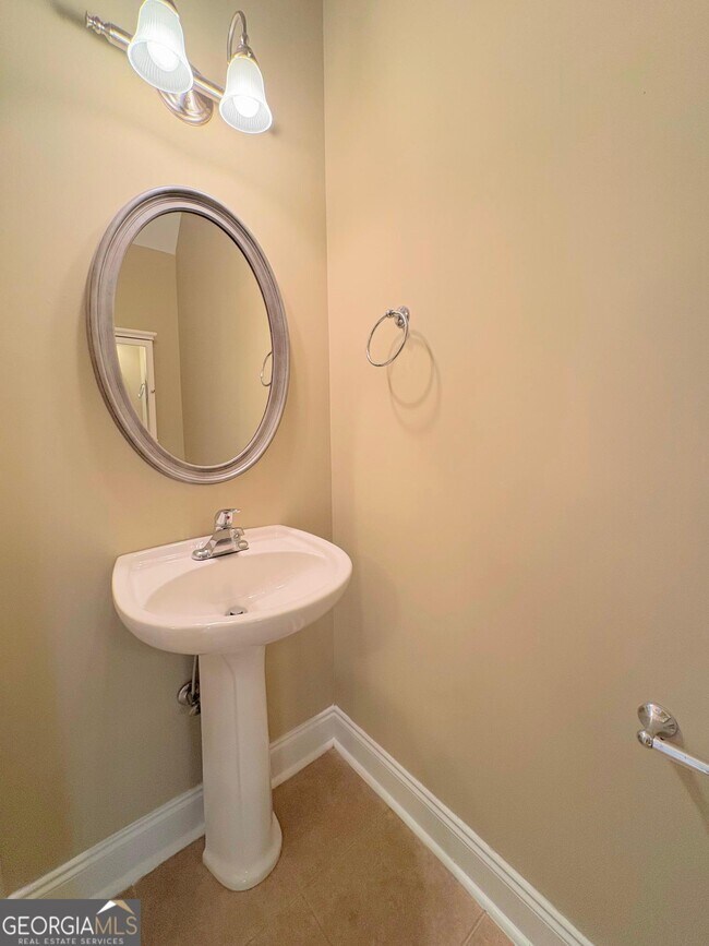 Building Photo - 460 S Barnett Shoals Rd