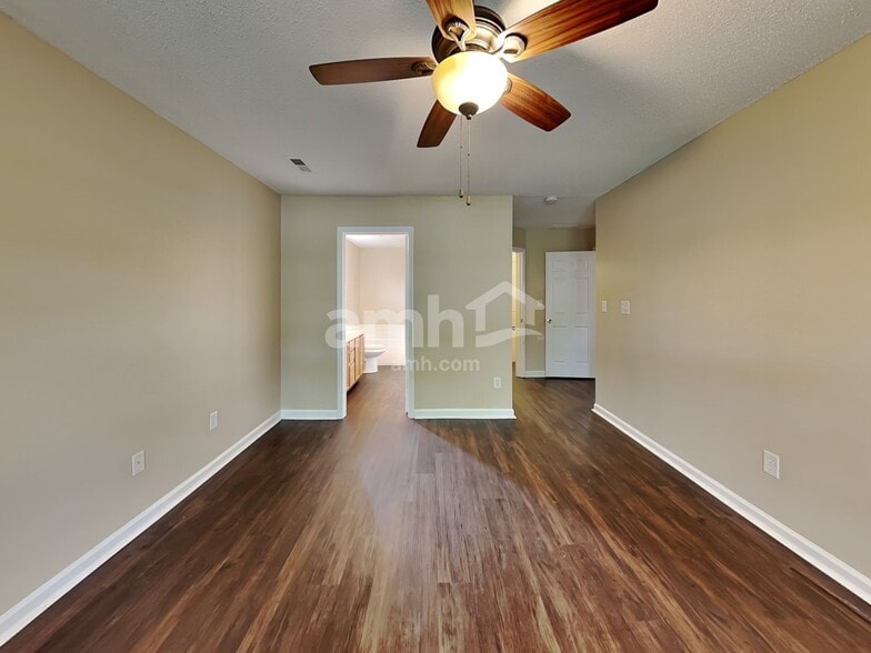 Building Photo - 5452 Wood Hollow Dr