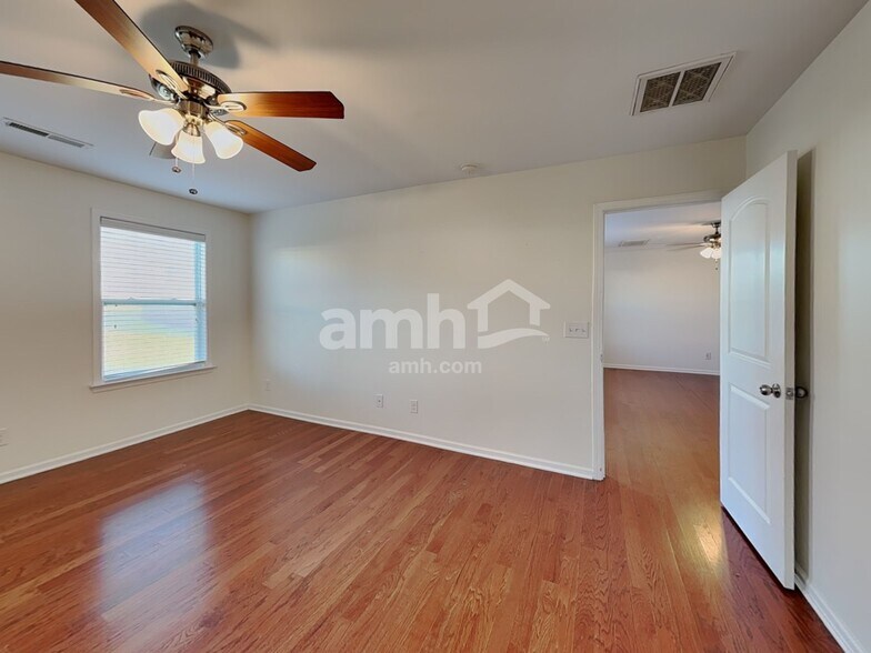 Building Photo - 12851 Clydesdale Dr