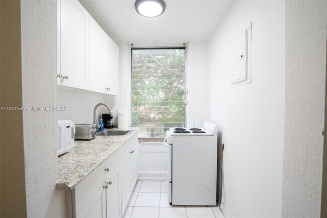 Building Photo - 444 Ponce de Leon Blvd