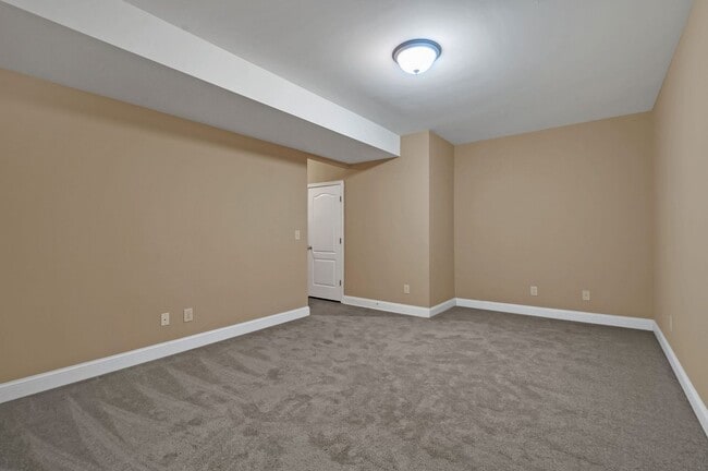 Building Photo - Awesome 3BE/2.5BA home in Bellevue!