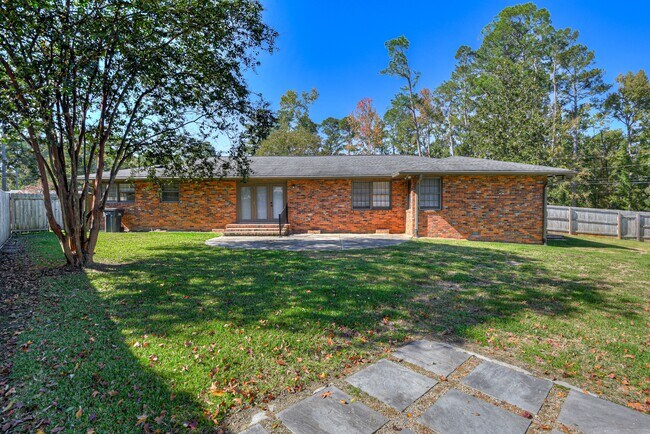 Building Photo - 3137 Edinburgh Dr