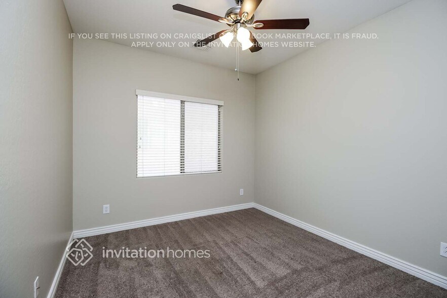 Building Photo - 1015 W Desert Valley Dr