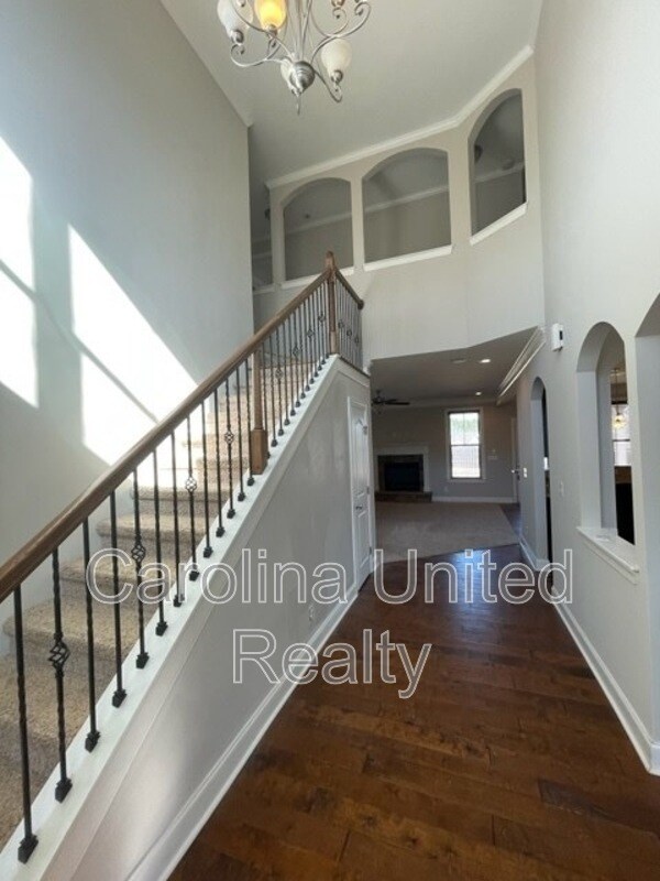 Building Photo - 344 Brentford Ave