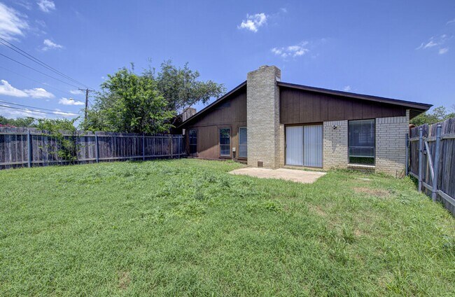 Building Photo - 1200 Westcott Dr