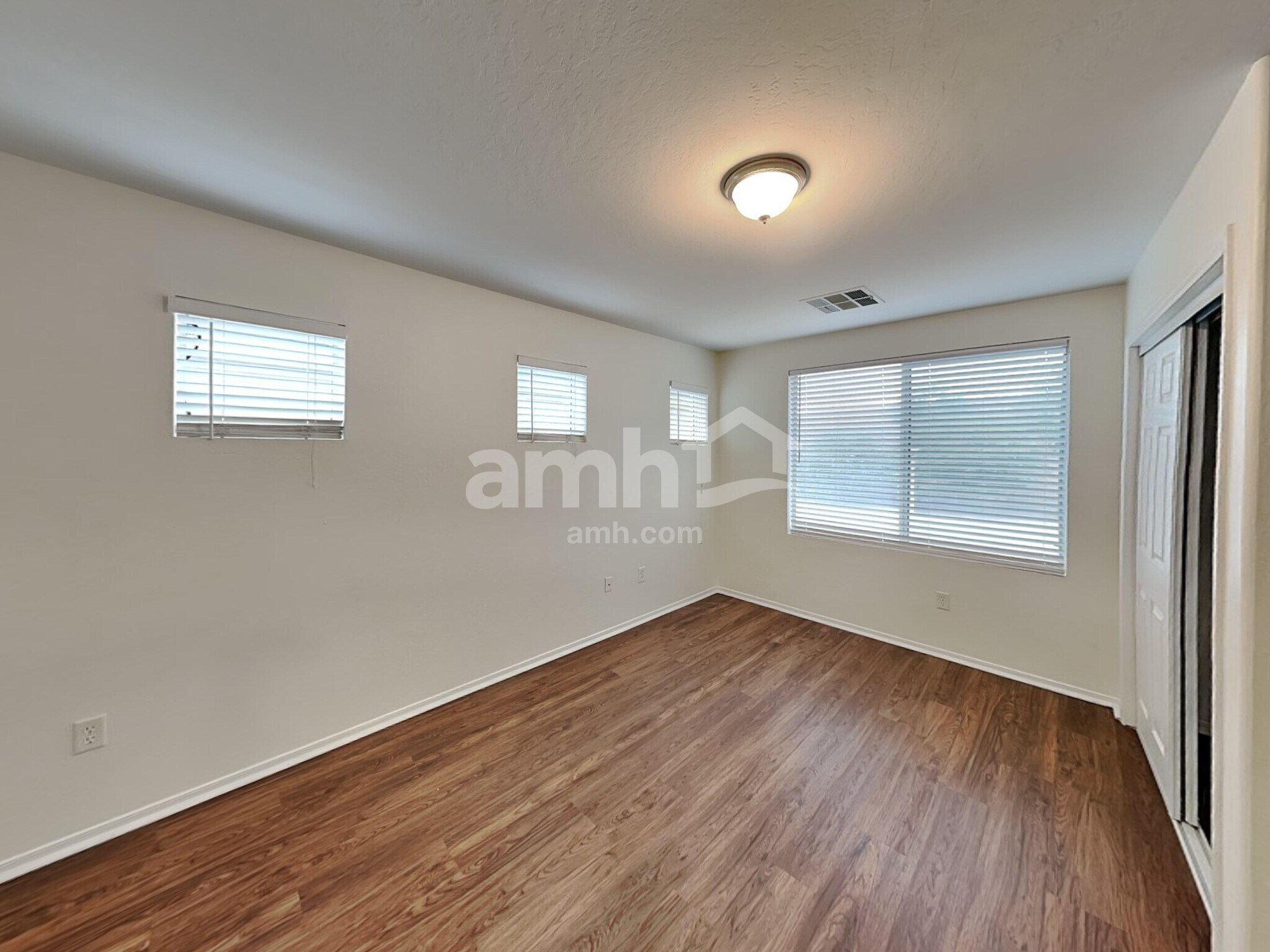 Building Photo - 2030 S 87th St