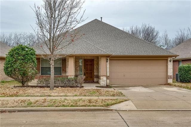 Building Photo - 708 Creekside Dr