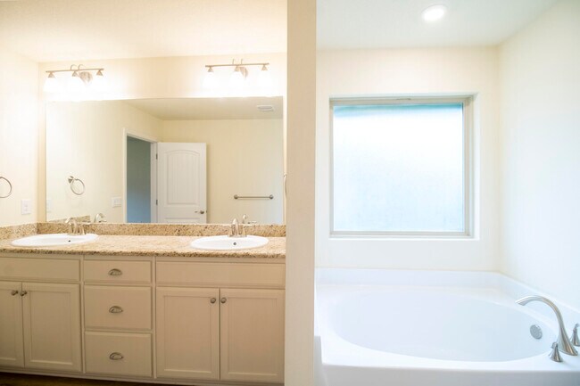 Building Photo - 3215 Stephens Landing Ln