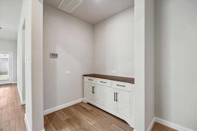 Building Photo - 906 Barstow Dr