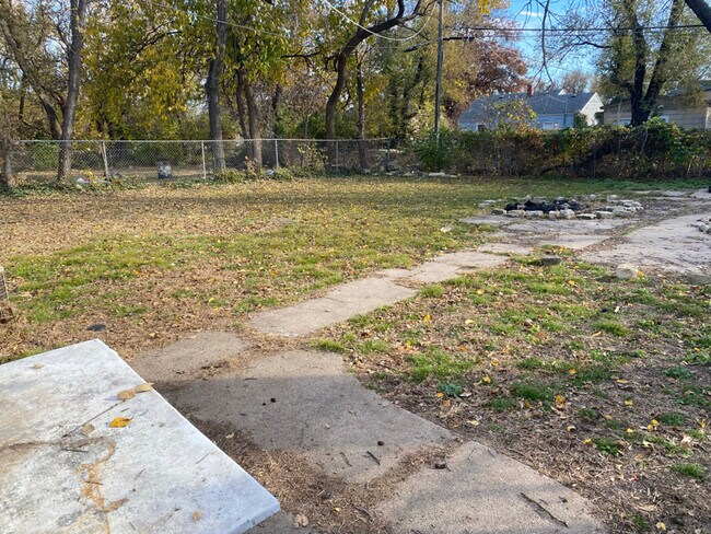 Building Photo - 1809 E 23rd St N