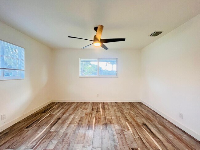 Building Photo - 3663 Laurette Ln