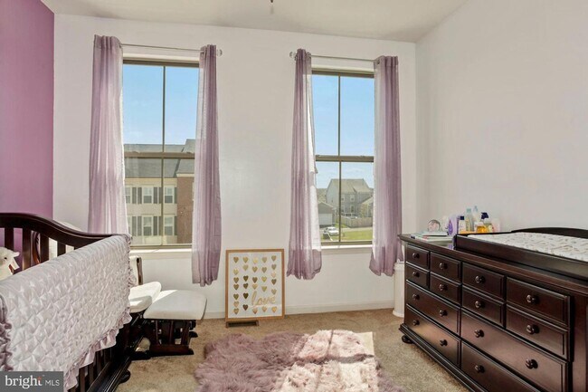 Building Photo - 944 Basswood Dr