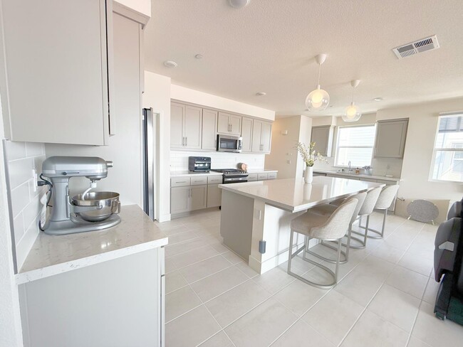 Building Photo - 9776 Seawind Wy
