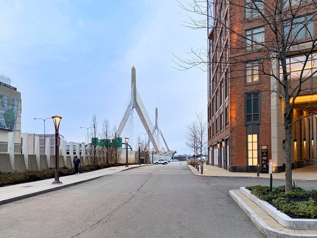Building Photo - 100 Lovejoy Wharf