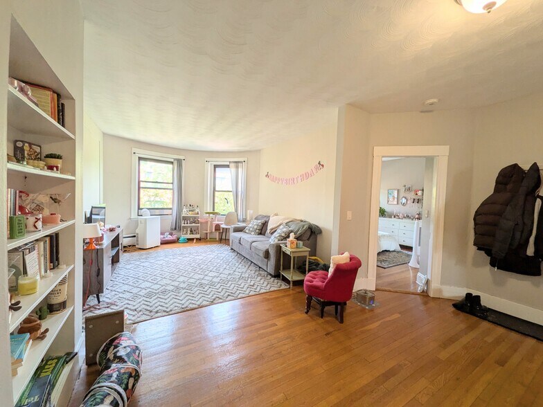 Building Photo - 30 Claflin Rd