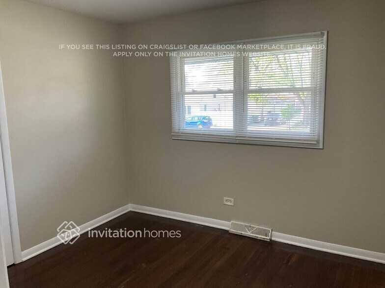 Building Photo - 5925 W 91st St