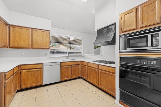 Building Photo - 8118 Vista Del Sol Dr