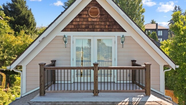 Building Photo - 2720 Sq. Ft. Character Home in downtown Ol...