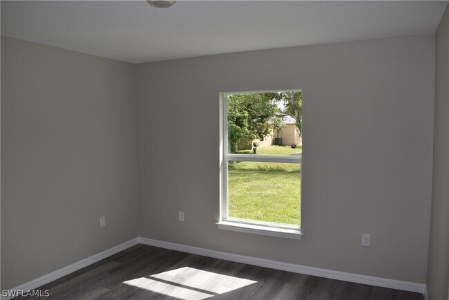 Building Photo - 8159 Hedgecoth Ave