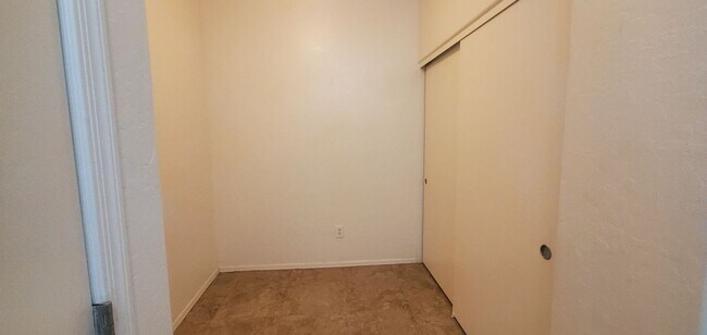 Building Photo - Stunning Condo with Attached Garage