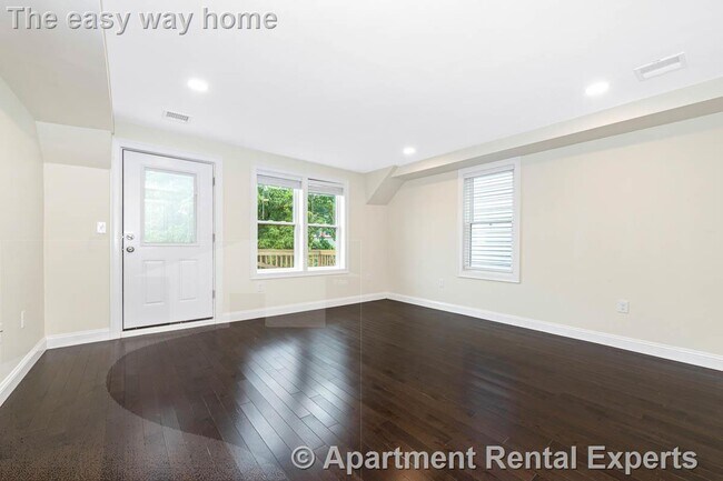 Building Photo - 77 Winchester St