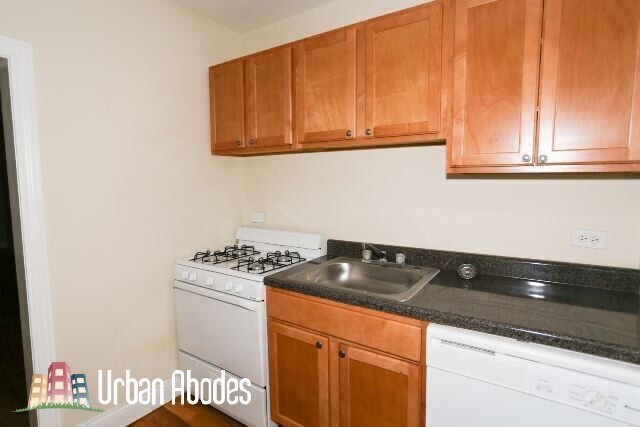 Building Photo - 1337 N Dearborn St