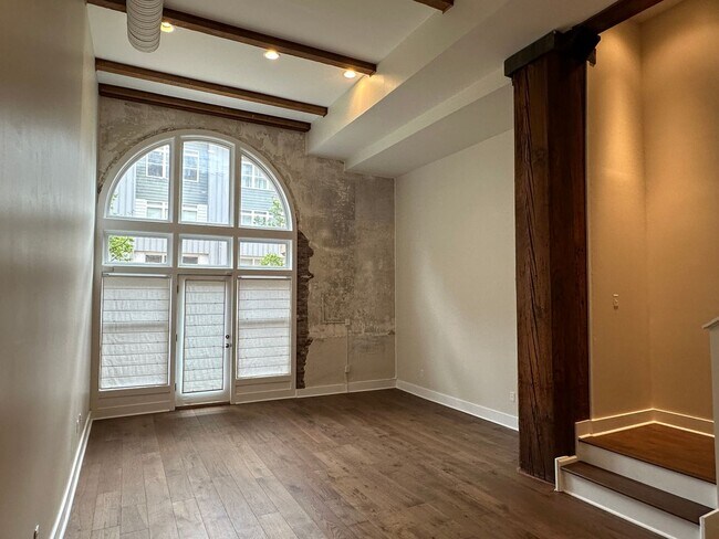 Building Photo - Desirable Nettleton rare vacancy 2 Bd  2.5 baths, 2 parking space are included one in covered  ga...