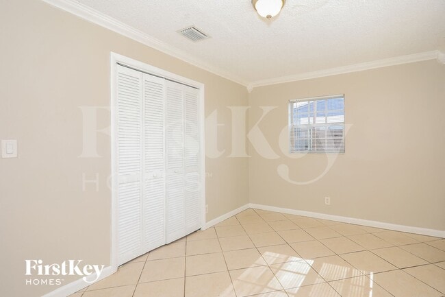 Building Photo - 1520 SW 68th Way