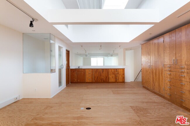 Building Photo - 11 Brooks Ave