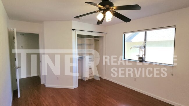 Building Photo - 413 Unity Ct