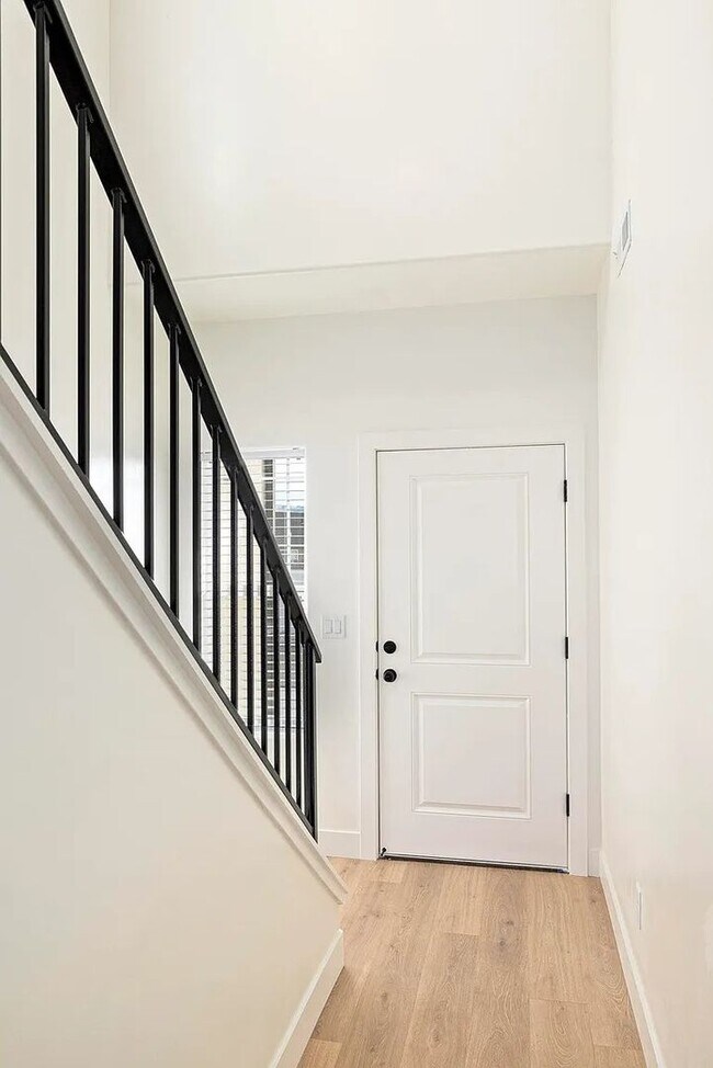 Building Photo - Charming Cedar City 3 Bedroom Townhome!