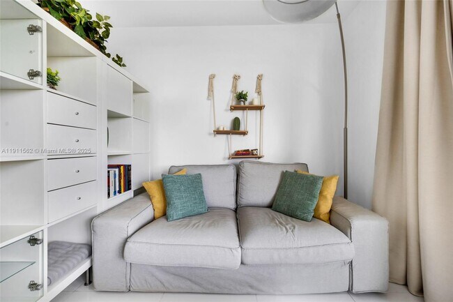 Building Photo - 1000 West Ave