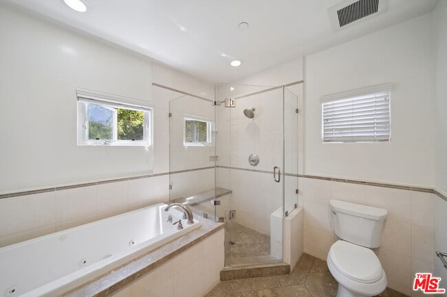 Building Photo - 1529 S Beverly Dr